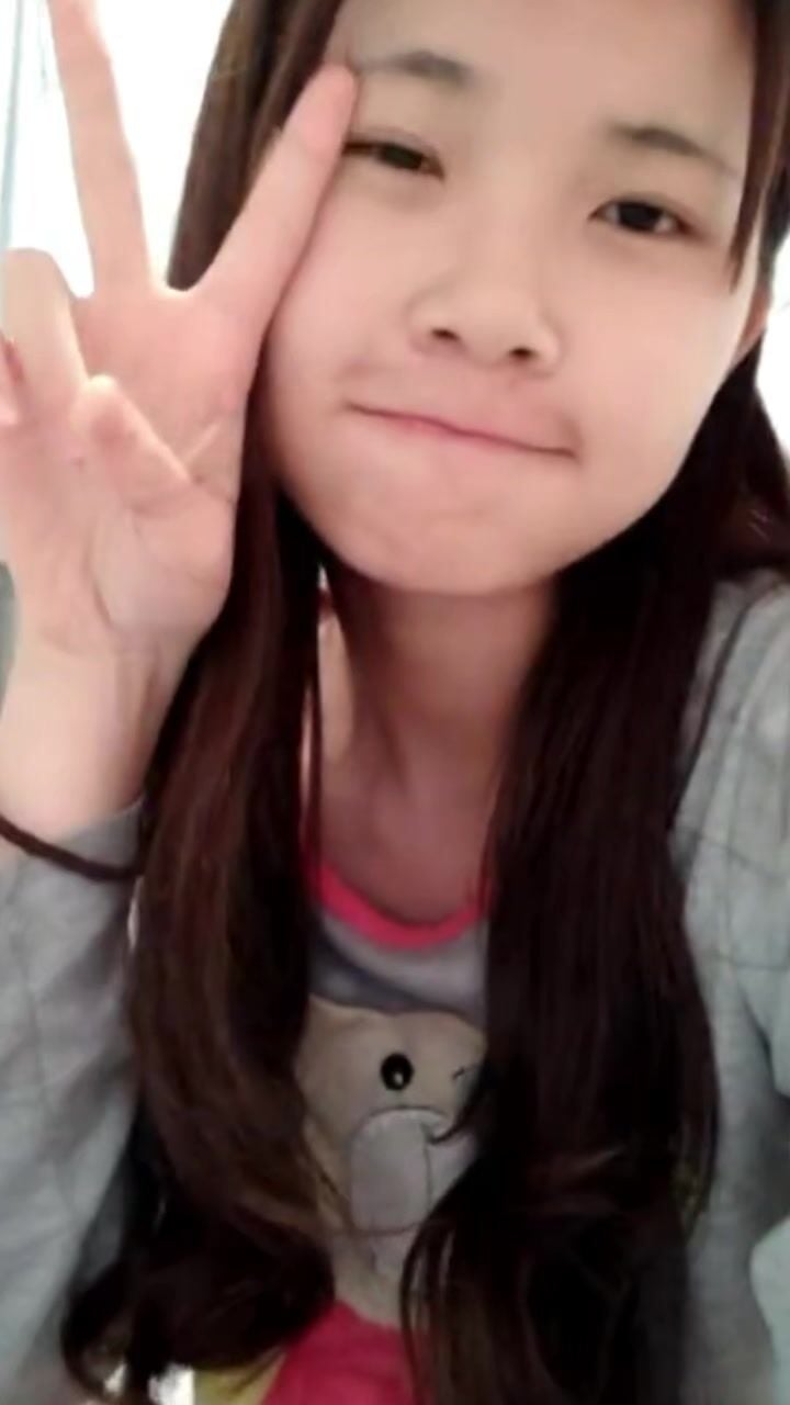 Em sinh viên bị bạn trai dụ quay video thủ dâm