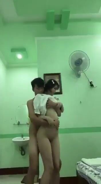 Cha mẹ cho 2 đứa đi học nhưng 2 em sinh viên lại vào nhà nghỉ đụ nhau.