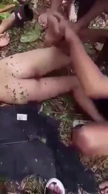 Không nghe lời cha mẹ em sinh viên ăn chơi bỏ học bị đụ tập thể ở bãi đất vắng