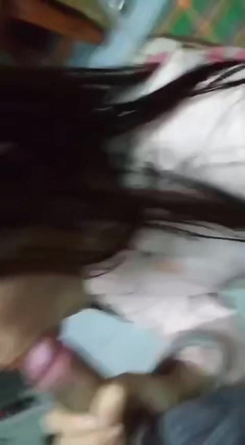 Bé sinh viên 2K8 Xinh Lần Đầu Bú Cu Nên Còn E Thẹn