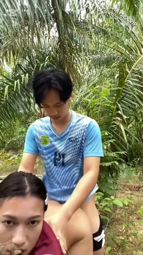 Lén lút địt nhau với bà chị dâu dâm đãng sau vườn