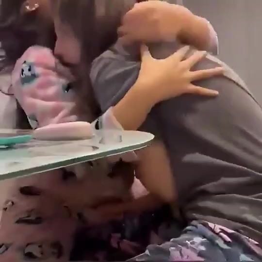 2 cô gái les yêu nhau hẹn hò móc lồn cho nhau cực cuốn.