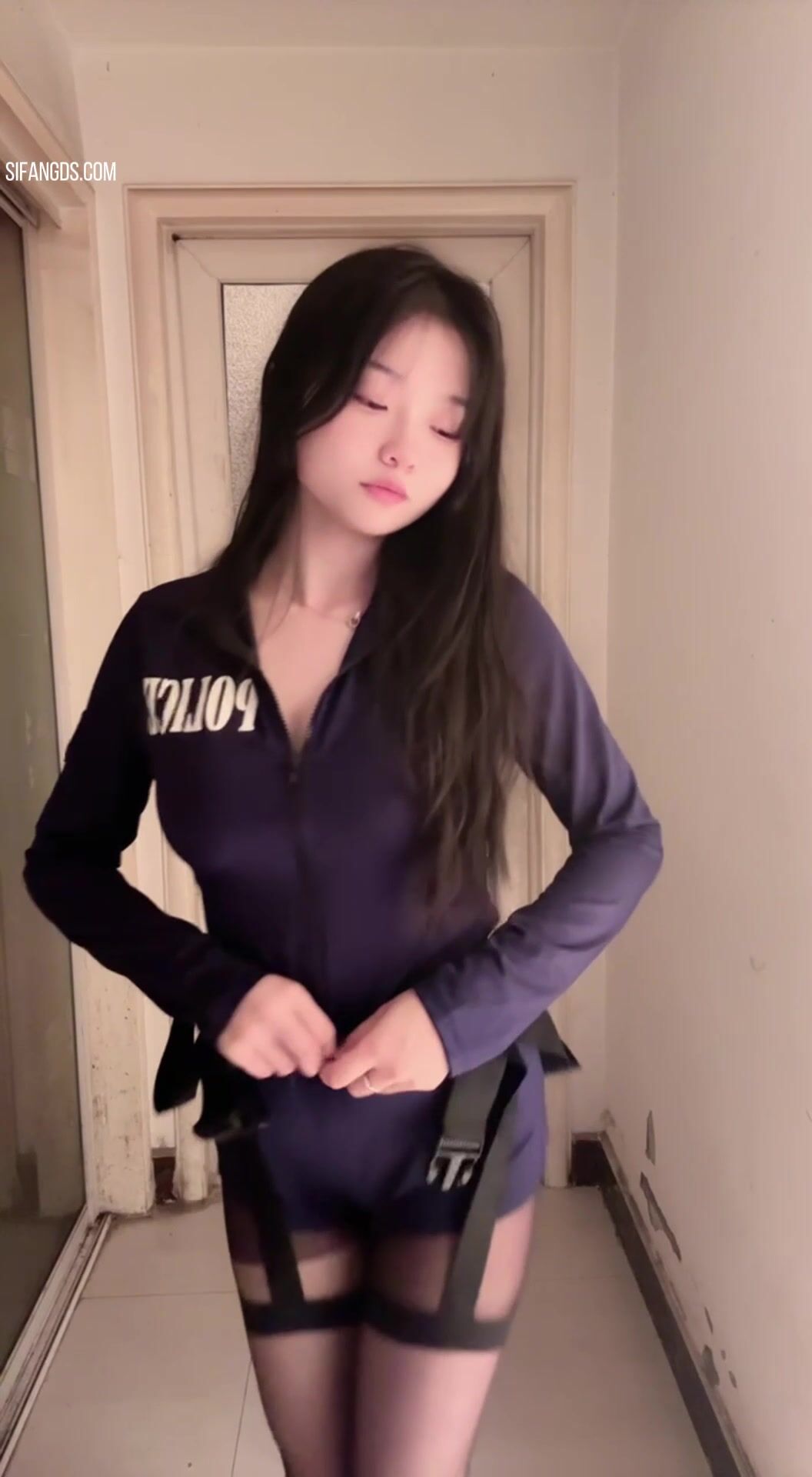 Idol top top nhảy video show hàng cosplay cảnh sát