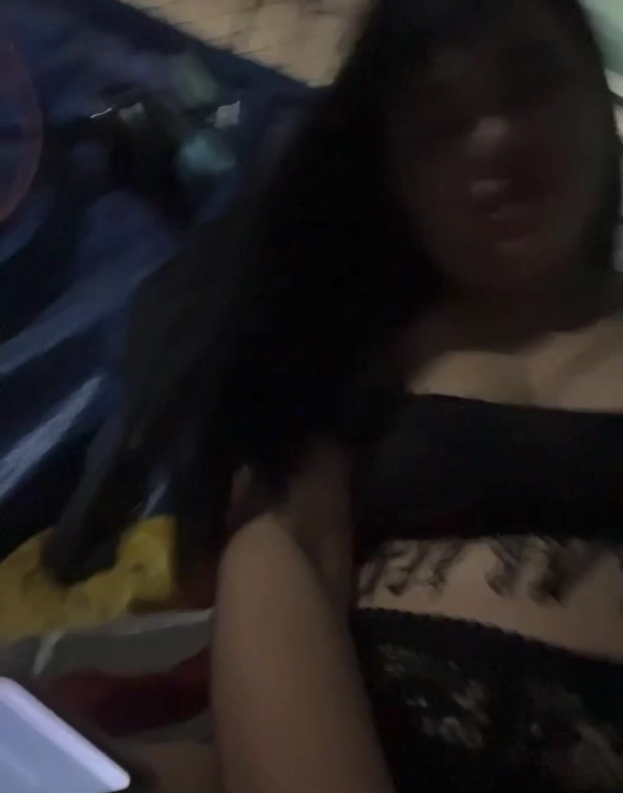 Gái xinh dâm vú to lồn múp không lông thủ dâm trên live dâm đãng phần 1