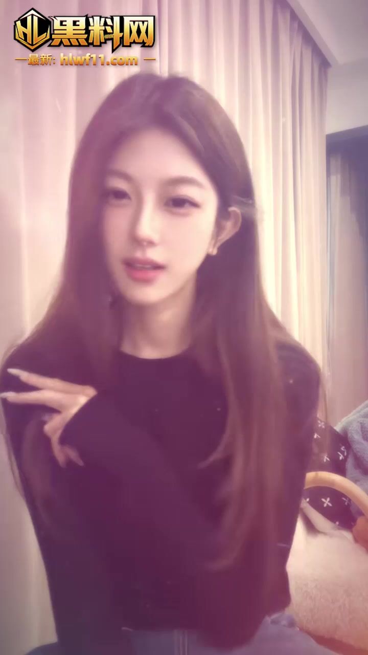E teen xinh đẹp bên ngoài thì ngây thơ lại lộ những clip làm tình cực dâm đãng vs ny