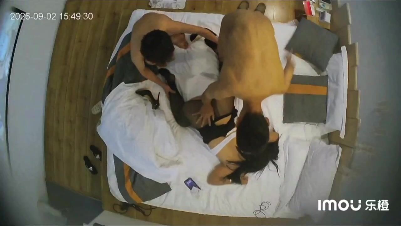 Hack cam, Phát Hiện Em Chubby Three Some Bú cu đjt tập thể với nhiều người