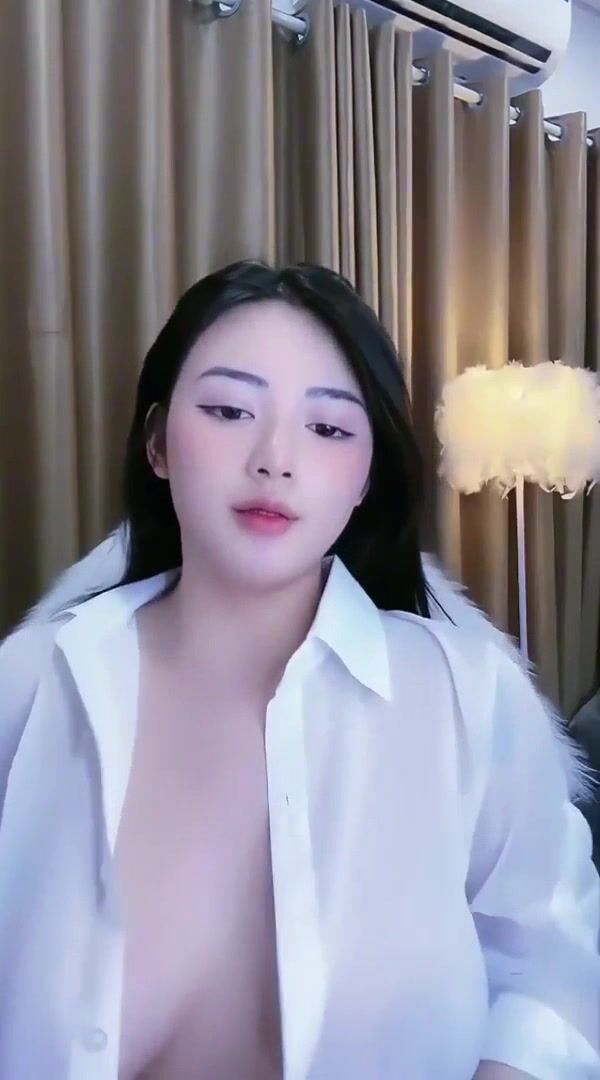 Vy Baby lồn múp đầy nước phần 3