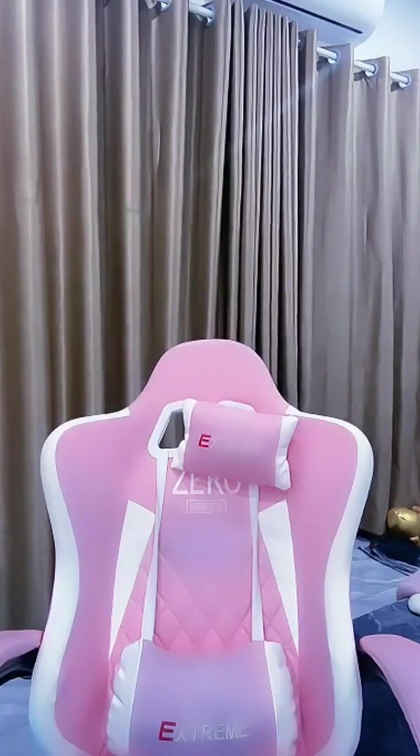 Vy Baby lồn múp đầy nước phần 5