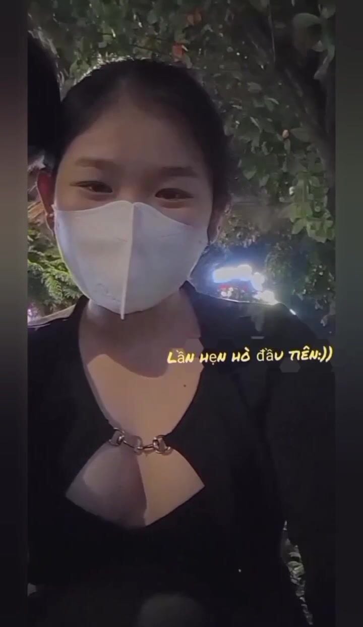 Lần đầu hẹn hò với e ghệ dâm vú bự thích ngậm dái bú cặc đc e cho bóp vú public