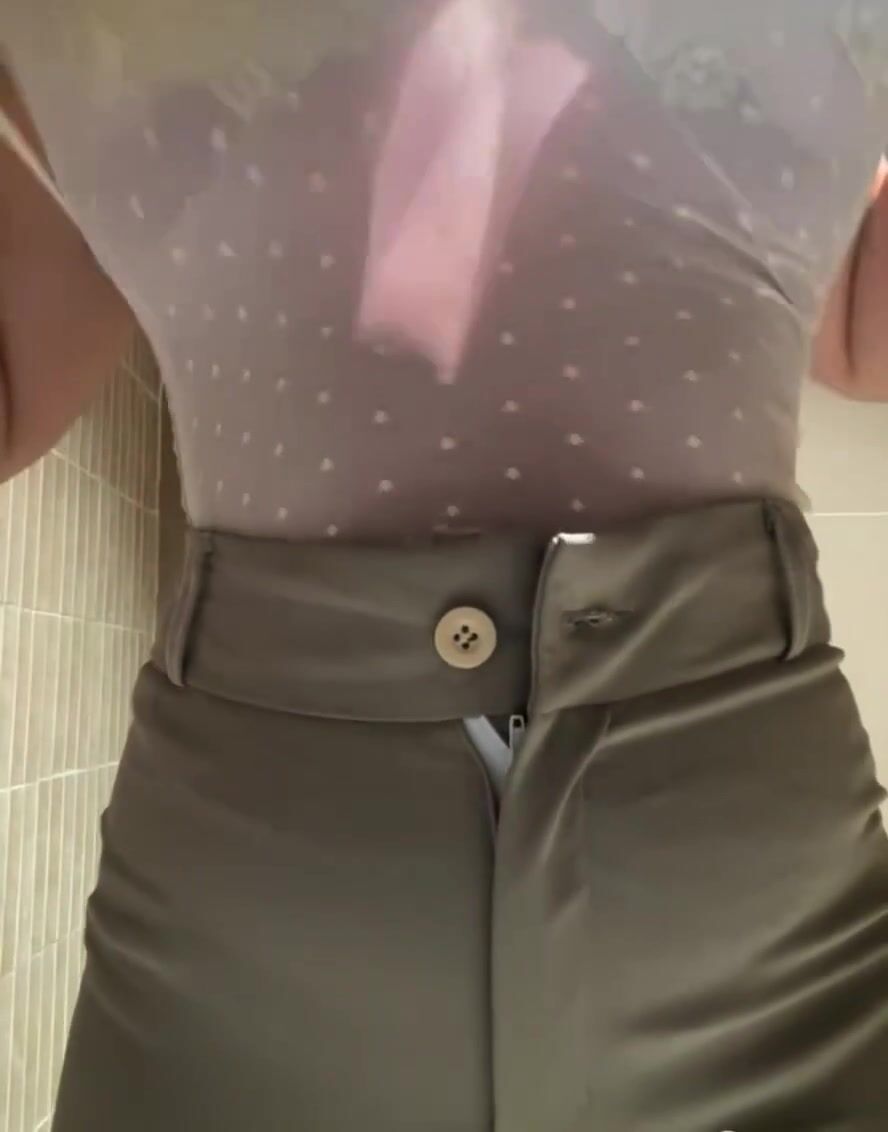 Đi làm công ty, Chubby Vú bự Vào WC Public Móc lồn ko lông rên rỉ live sex có người