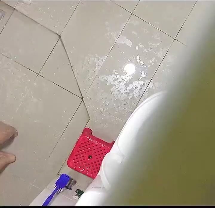 Quay lén nhỏ gái hàng xóm đi tắm