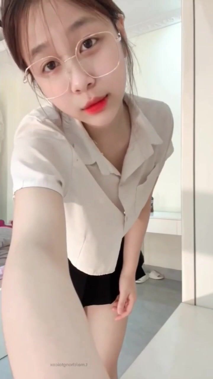 Call sex cùng Bé đeo kính vừa dễ thương vừa dâm