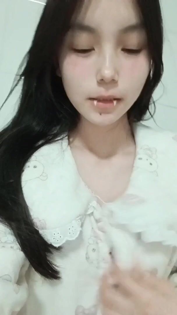 Mình dây tq 2k4 mới lớn show hàng non trắng múp,lồn hồng cực ngon tuy hơi rậm chút #7