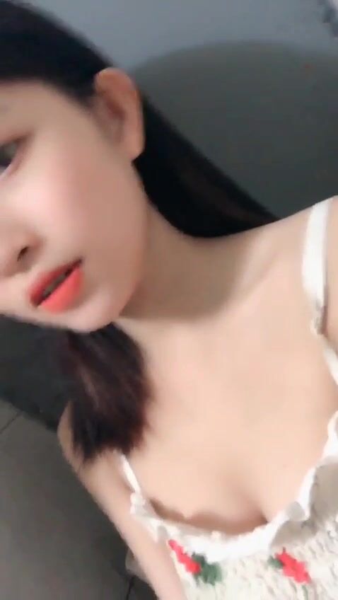“Em Thảo Trang 2k7 thanh hóa lộ clip show vú cho người yêu xem mà nứng”